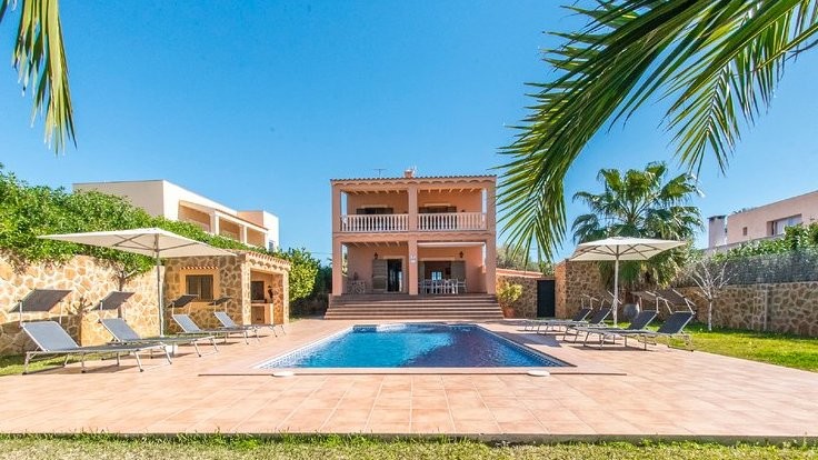 Relax in a villa in Ibiza